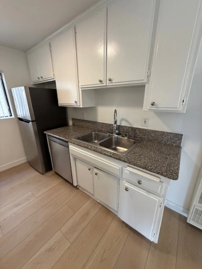 Photo - 408 N Venice Blvd Unit 412A