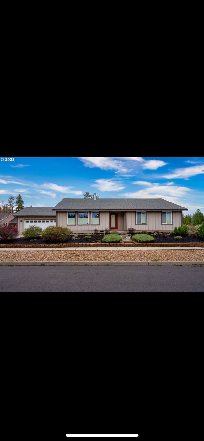 3062 NW Kelly Hill Ct