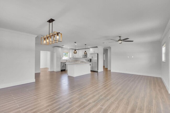 Photo - 204 W Whitney Dr