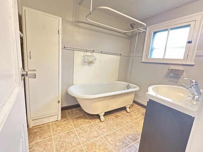 Photo - 642 Cherry St SE Unit 3