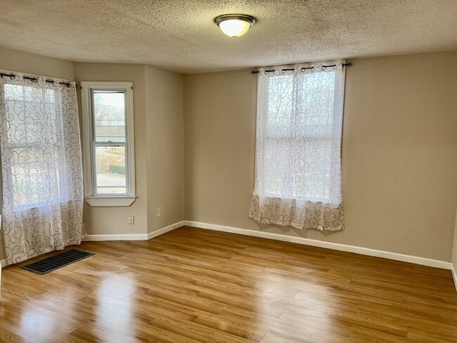 Photo - 435 Windham Rd