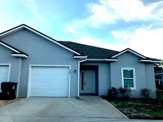 3/2 Landscaping included ! - 3/2 Landscaping included ! Casa