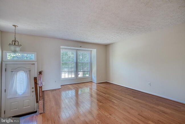 Building Photo - 13301 Burkitts Rd Rental