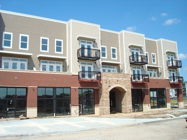 Exterior - Edificio C - The Lofts at College Hill