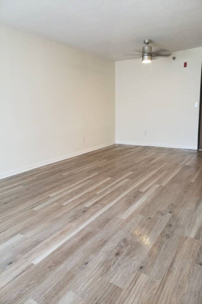 Photo - Coopers Court