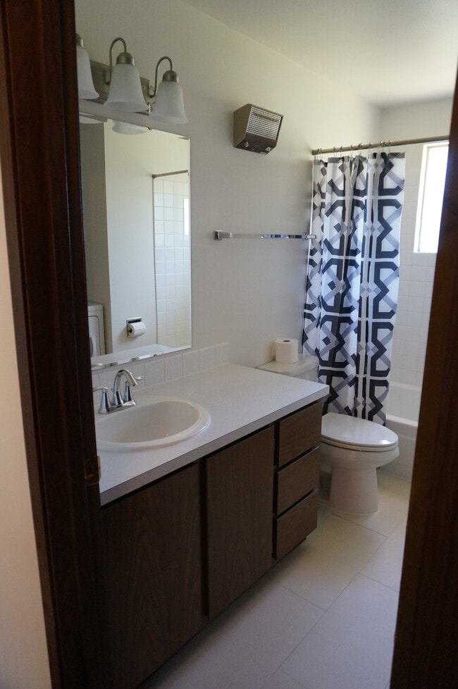 Photo - 345 NW Robert St