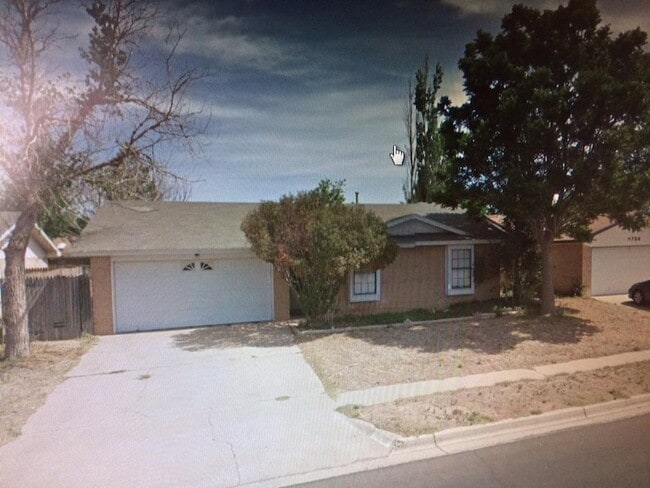 Photo - 5728 93rd St