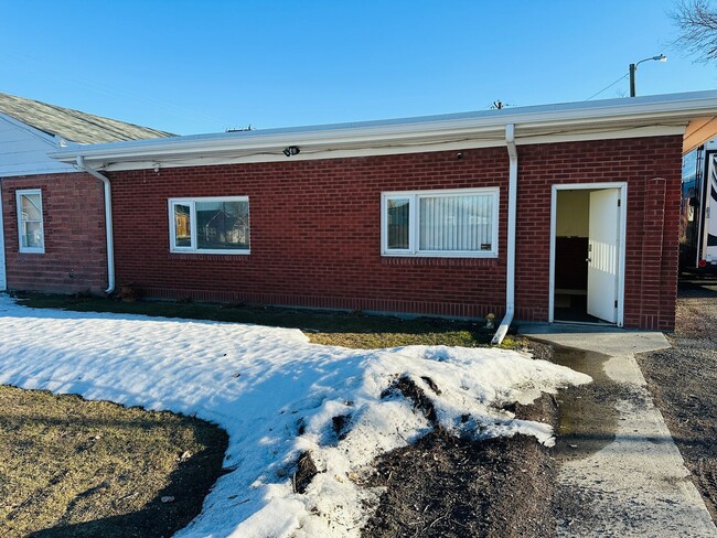 Building Photo - Pet Friendly 2 bedroom with Laundry and Off Street Parking Unit 210 Hallowell Lane
