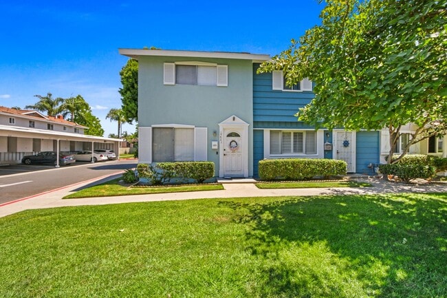 Building Photo - Live the Coastal Dream in Huntington Beach... Rental