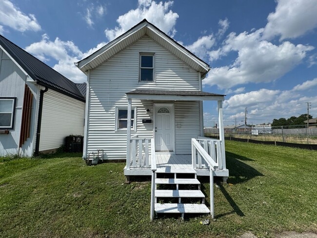 Building Photo - Fountain Square 2 Bed 1 Bath with large backyard.