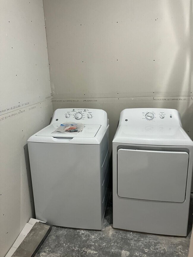 Photo - 4 Bed  3 Bath Twin Home