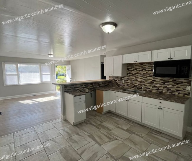 Photo - 3 spacious bedrooms, 1 updated bathroom ho...