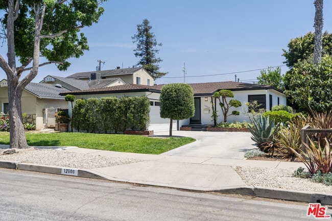 Photo - 12800 Stanwood Dr House