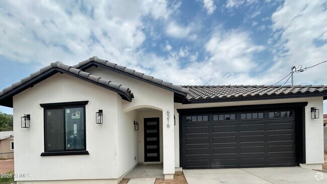 Building Photo - 6216 W Sierra Vista Dr Rental