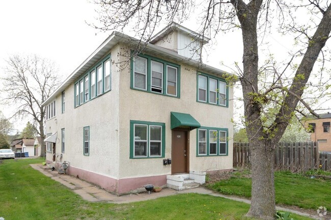 Building Photo - 2418 University Ave NE Unit 2 Rental