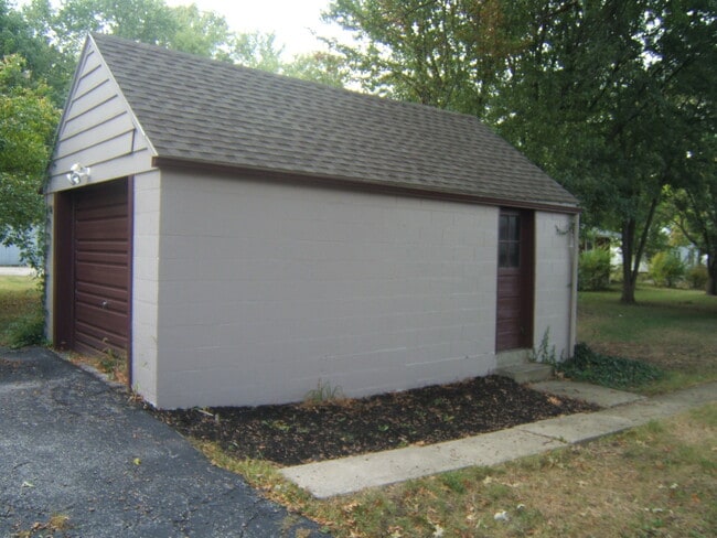 Photo - 431 W 8th St