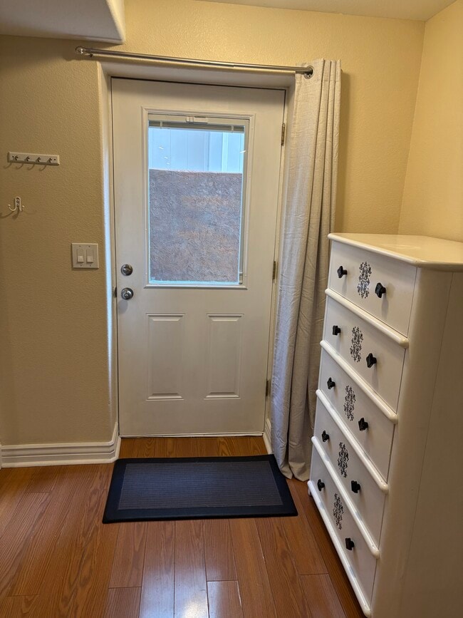 Entry - 11666 Osceola St Unidad Basement apartment