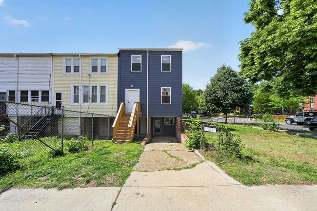 Photo - Spacious 6BR Rowhome in Prime DC Location