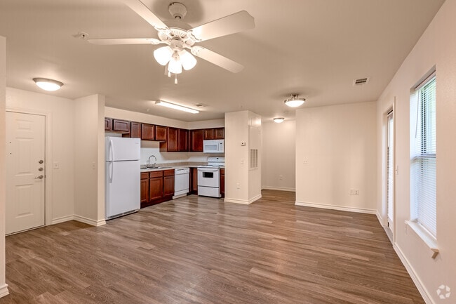 2HAB, 2BA - 799SF - Sala de estar y cocina - The Mirabella Senior Apartments