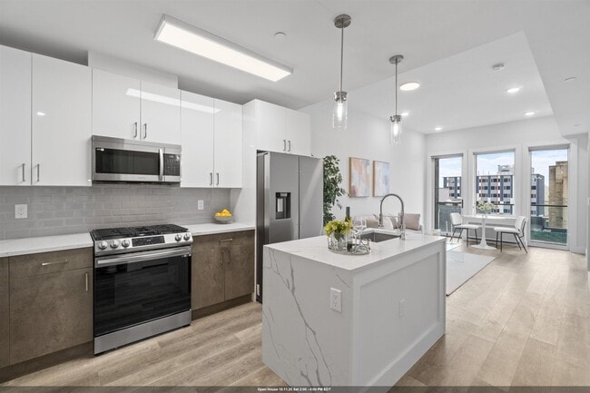 Building Photo - 412 Whiton St Unit 307
