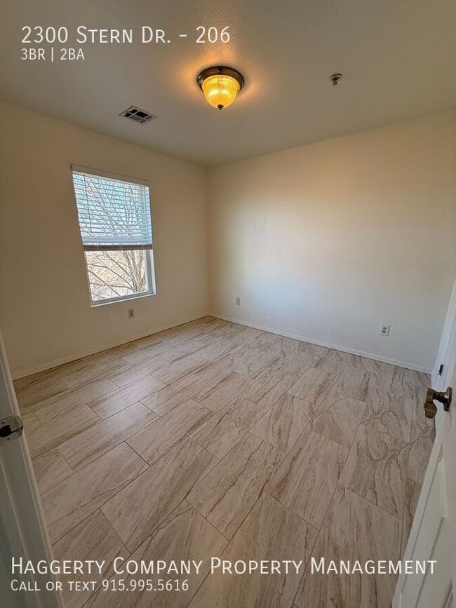 Photo - 2300 Stern Dr