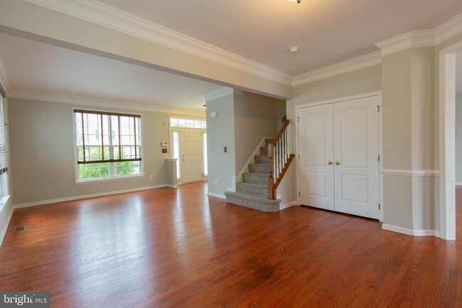 Photo - 305 Lewisburg Ln