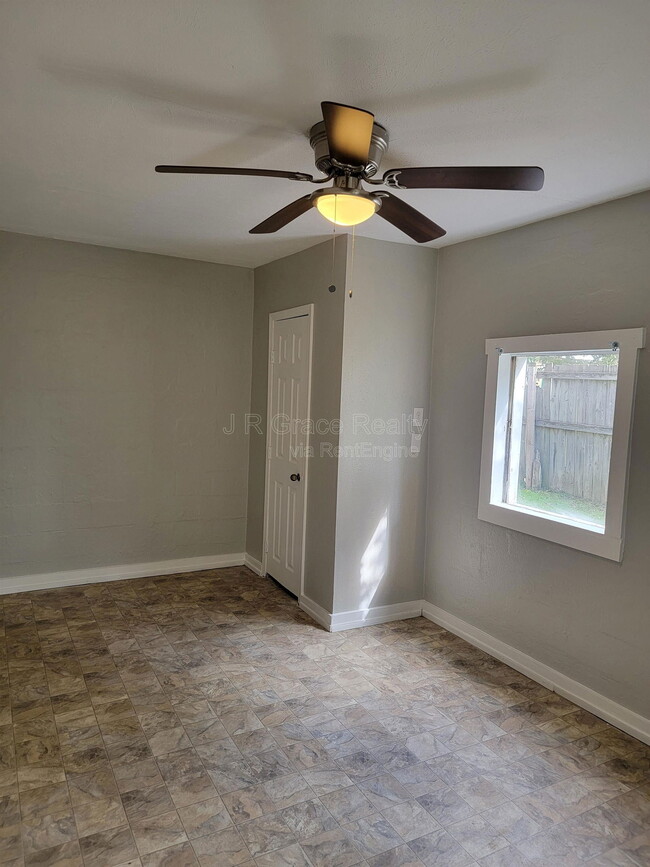 Photo - 1118 Oaklawn St