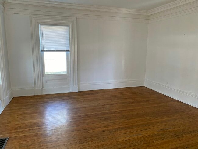 Photo - 202 Park St
