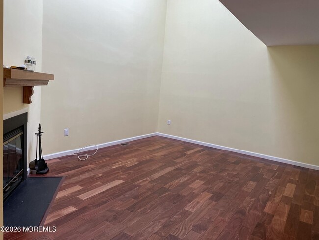 Photo - 19 Clavendon Ct