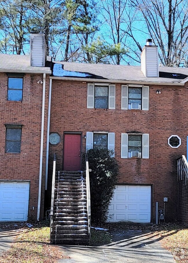 Building Photo - Townhome with garage near Atlanta airport