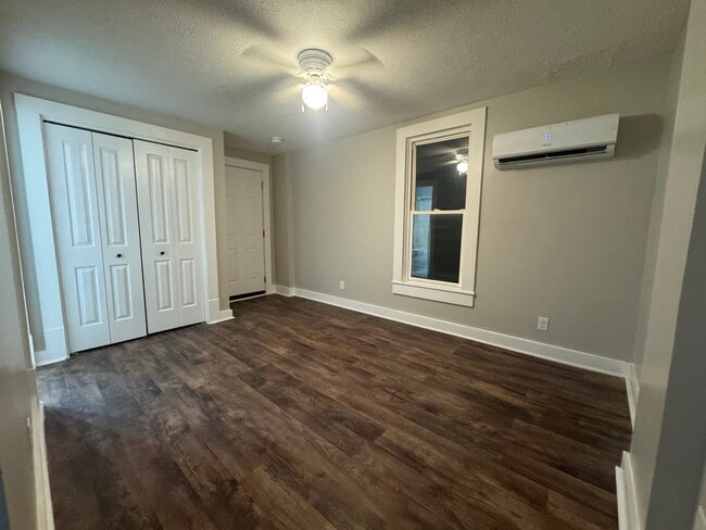 Building Photo - 2105 Park Ave Unit C