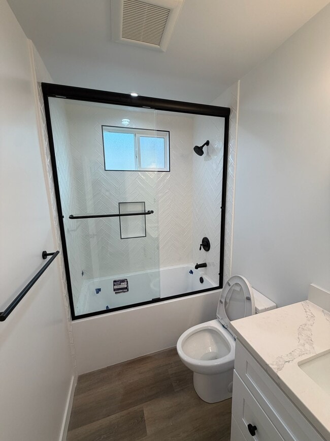 Photo - 10909 Morrison St