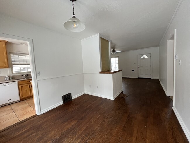 Photo - 2521 Dearborn St