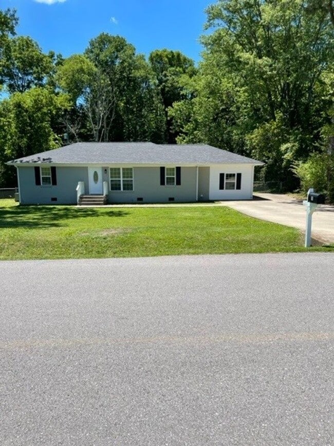 Building Photo - Renovated 1950's 3 Bedroom Home For Rent!
