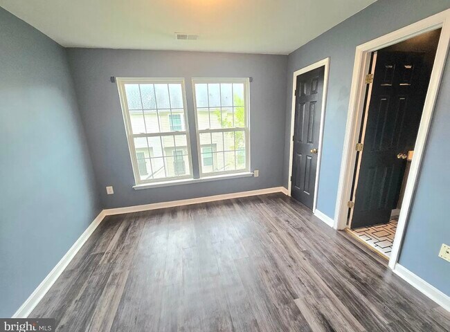 Photo - 13907 Edwall Dr