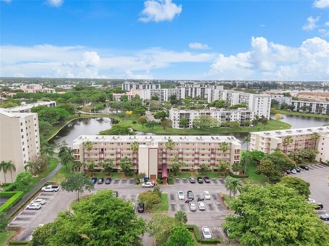 Building Photo - 2108 S Cypress Bend Dr Unit 309 Rental