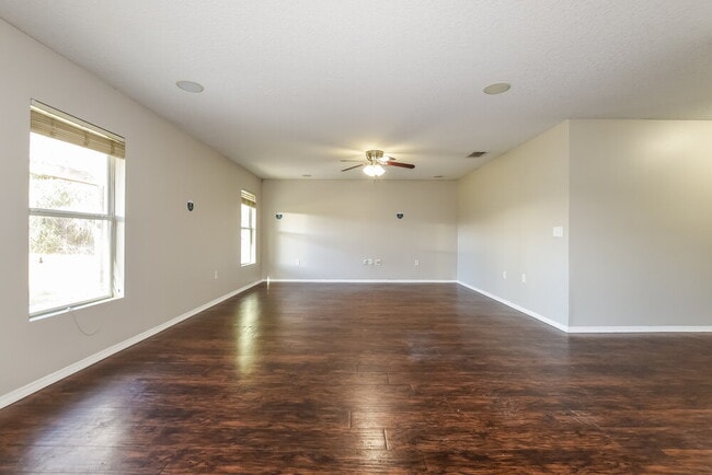 2050 Wavy Leaf Ct