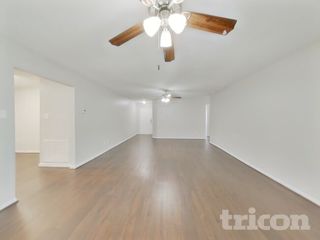 Photo - 28707 Binefield St