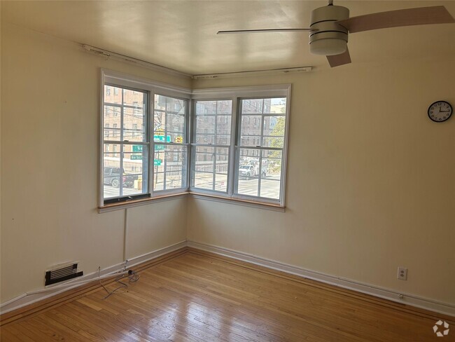 Building Photo - 1585 New York Ave Unit 2nd Flr Rental