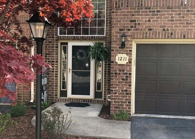 Photo - 1211 Lindsay Ln Townhome