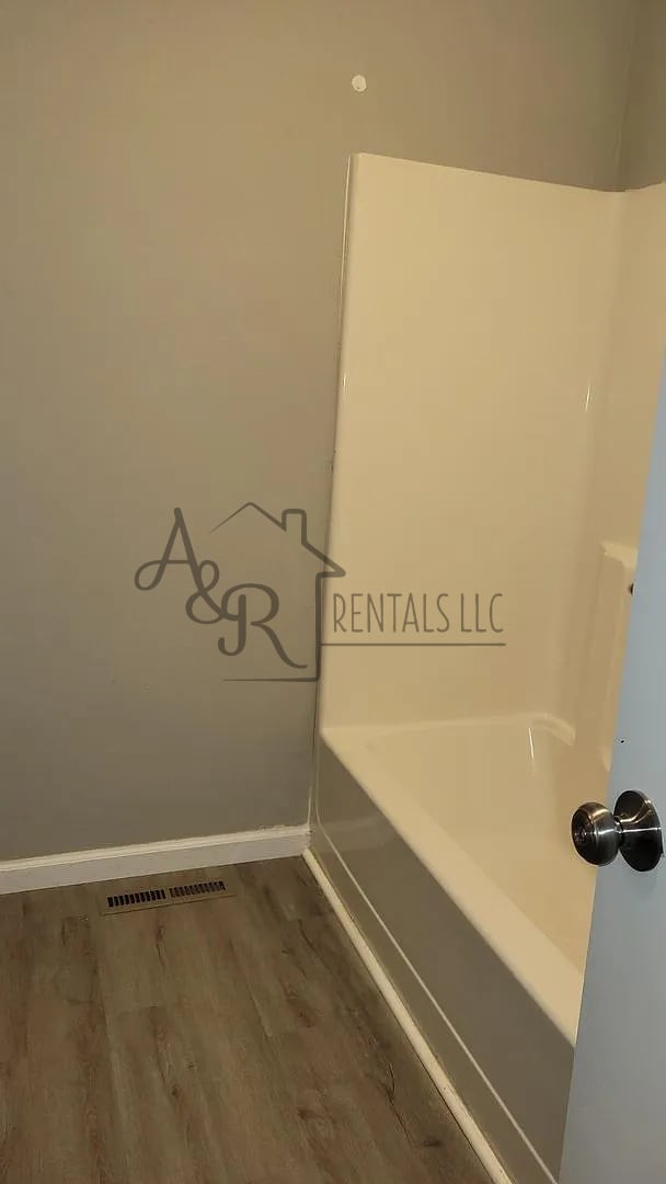 Photo - 523 E 22nd St
