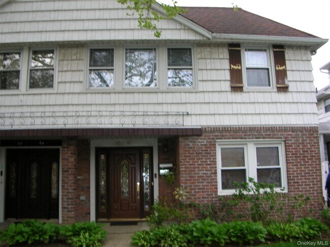 Building Photo - 57-04 Cloverdale Blvd