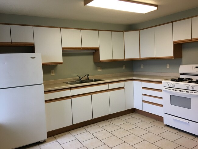 Building Photo - 725 E 5th St Unit 3