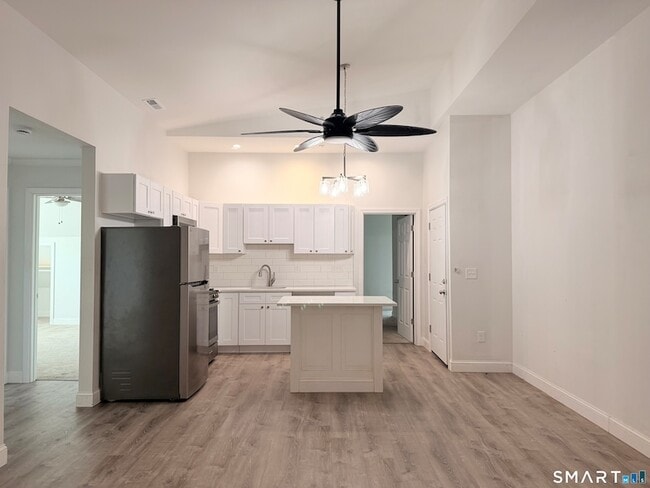 Photo - 1085 Whalley Ave