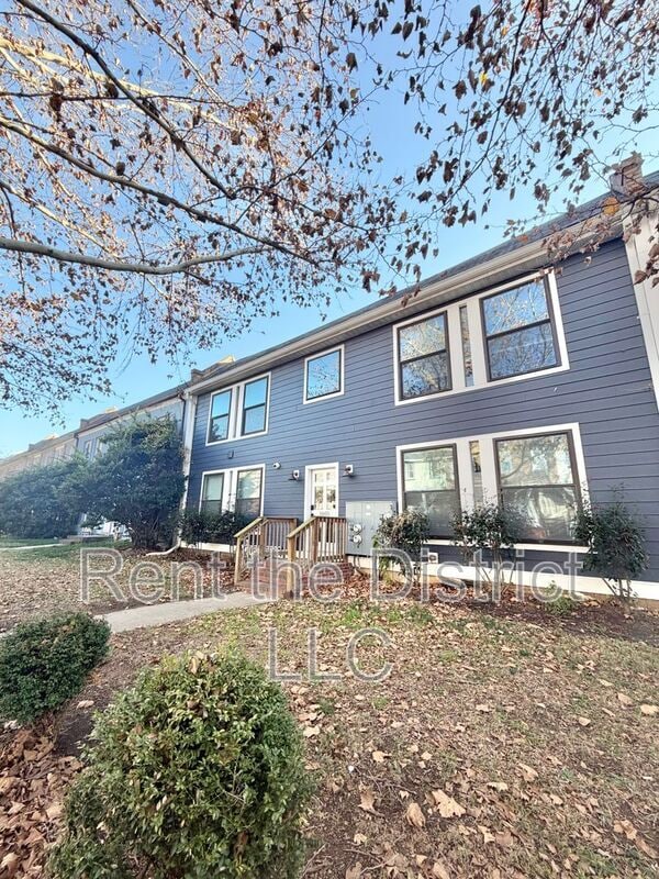 Building Photo - 1605 F St NE Unit #1