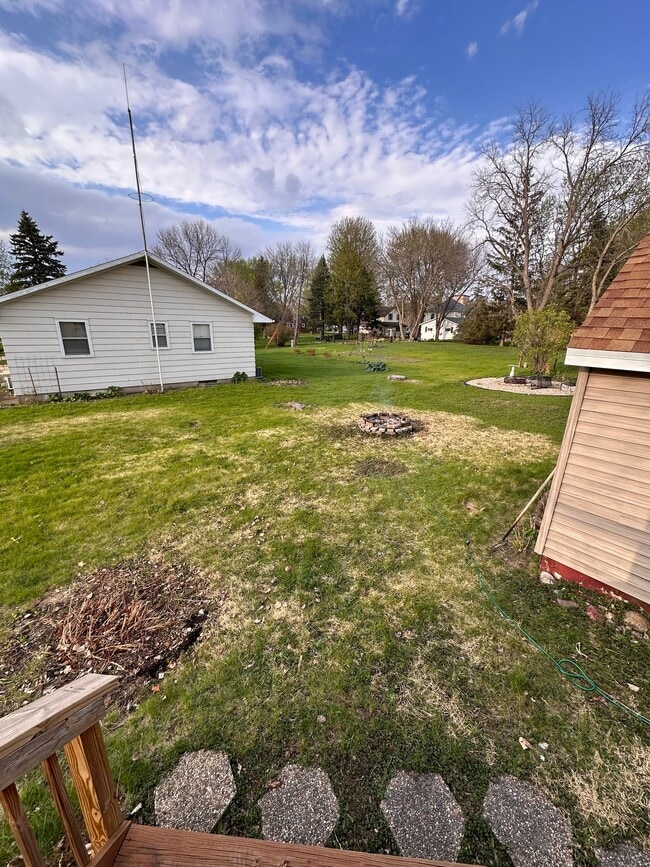 Photo - 301 Ave B E