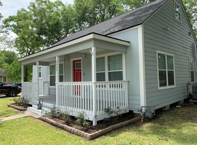 Photo - 4602 Ward St