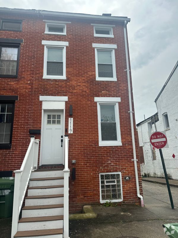 Building Photo - 1117 W Lombard St Rental