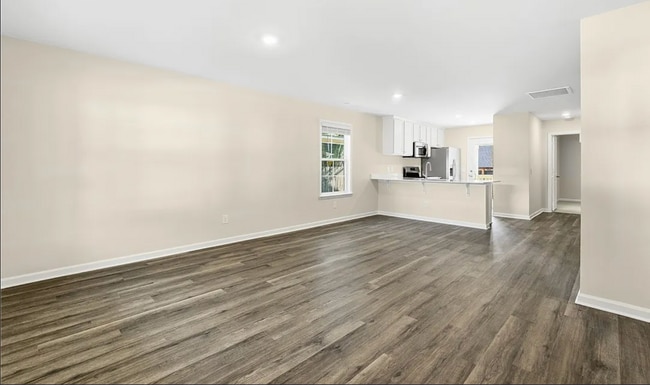 7 Iola St