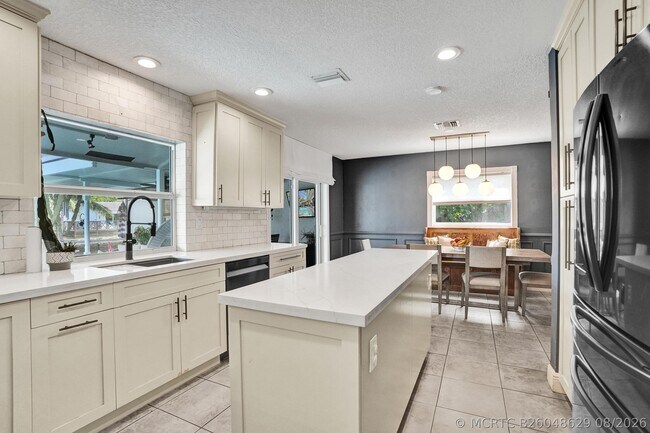 Photo - 1430 NE 57th St